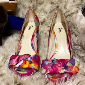 Size s Floral shoe heel is just the right size